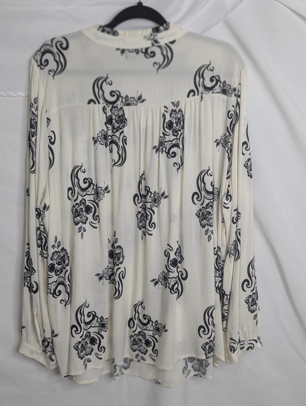 Lane Bryant Size 20 Ivory Black Floral Smocked Rayon Peasant Blouse NWT - Picture 6 of 6